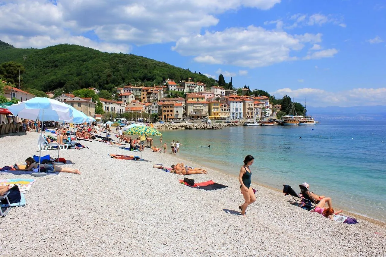 Apartments With A Parking Space Moscenice, Opatija - 7689 Moscenicka Draga